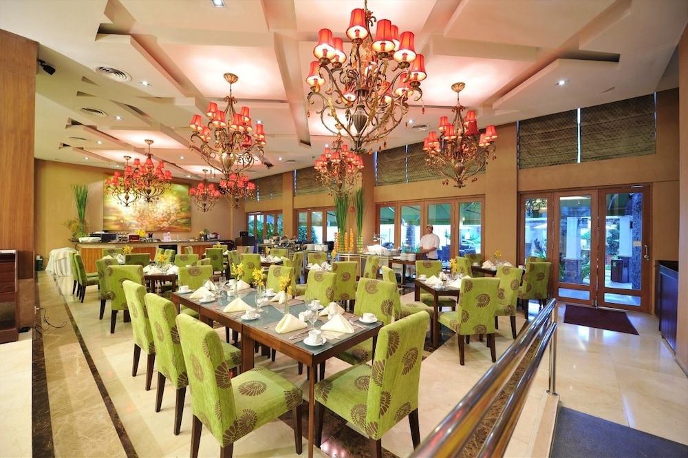 The Avenue Plaza Hotel Нага Екстер'єр фото