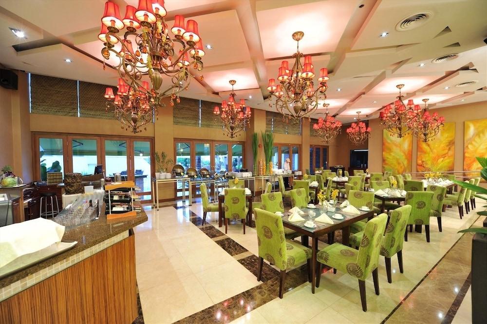 The Avenue Plaza Hotel Нага Екстер'єр фото