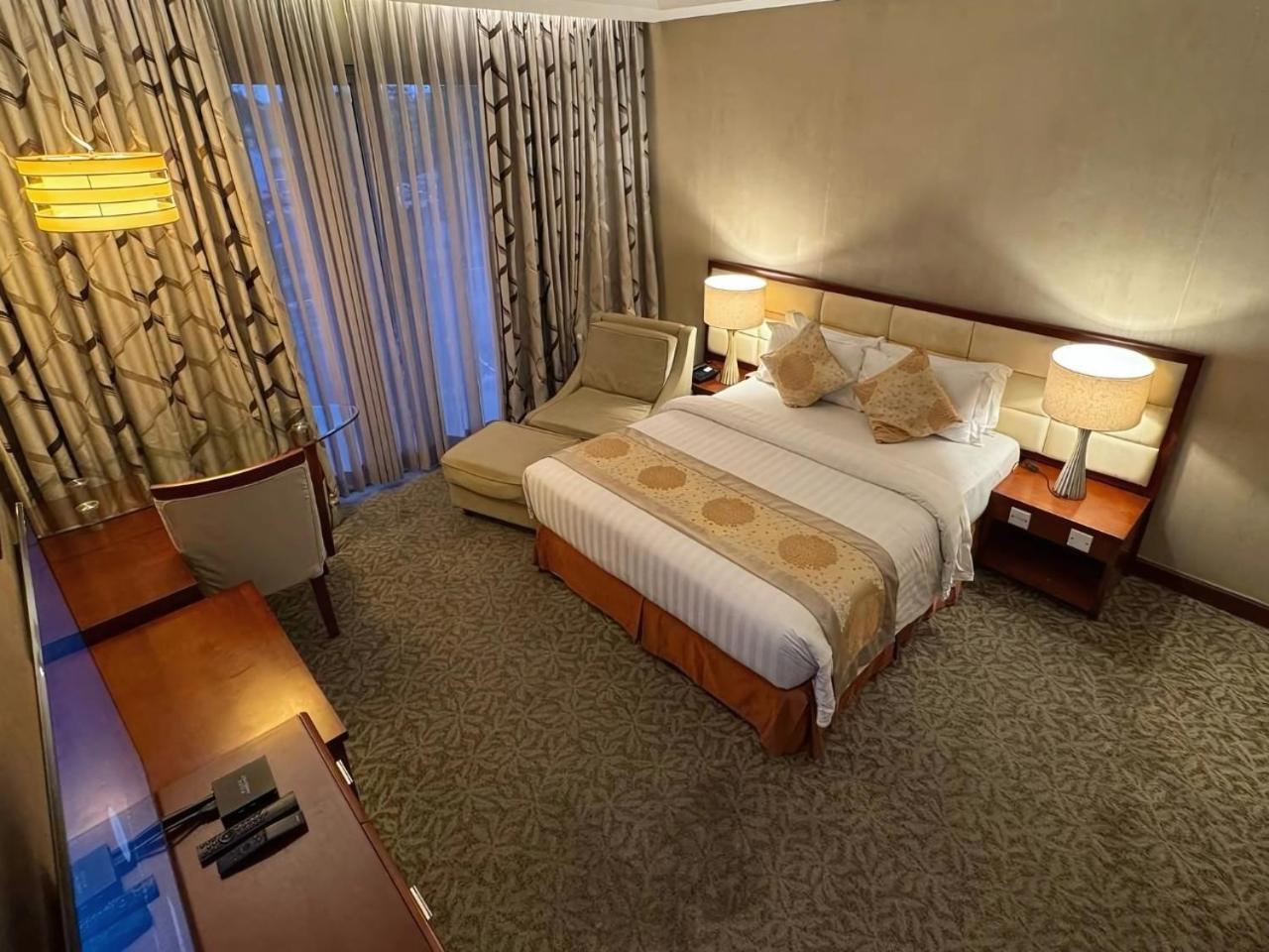 The Avenue Plaza Hotel Нага Екстер'єр фото