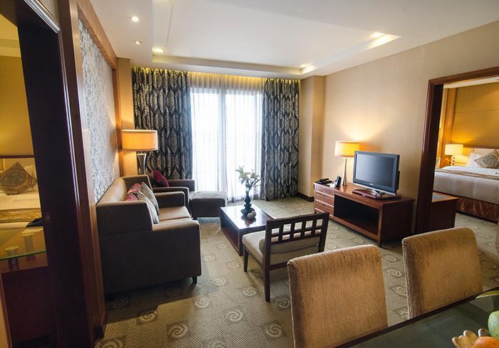 The Avenue Plaza Hotel Нага Екстер'єр фото