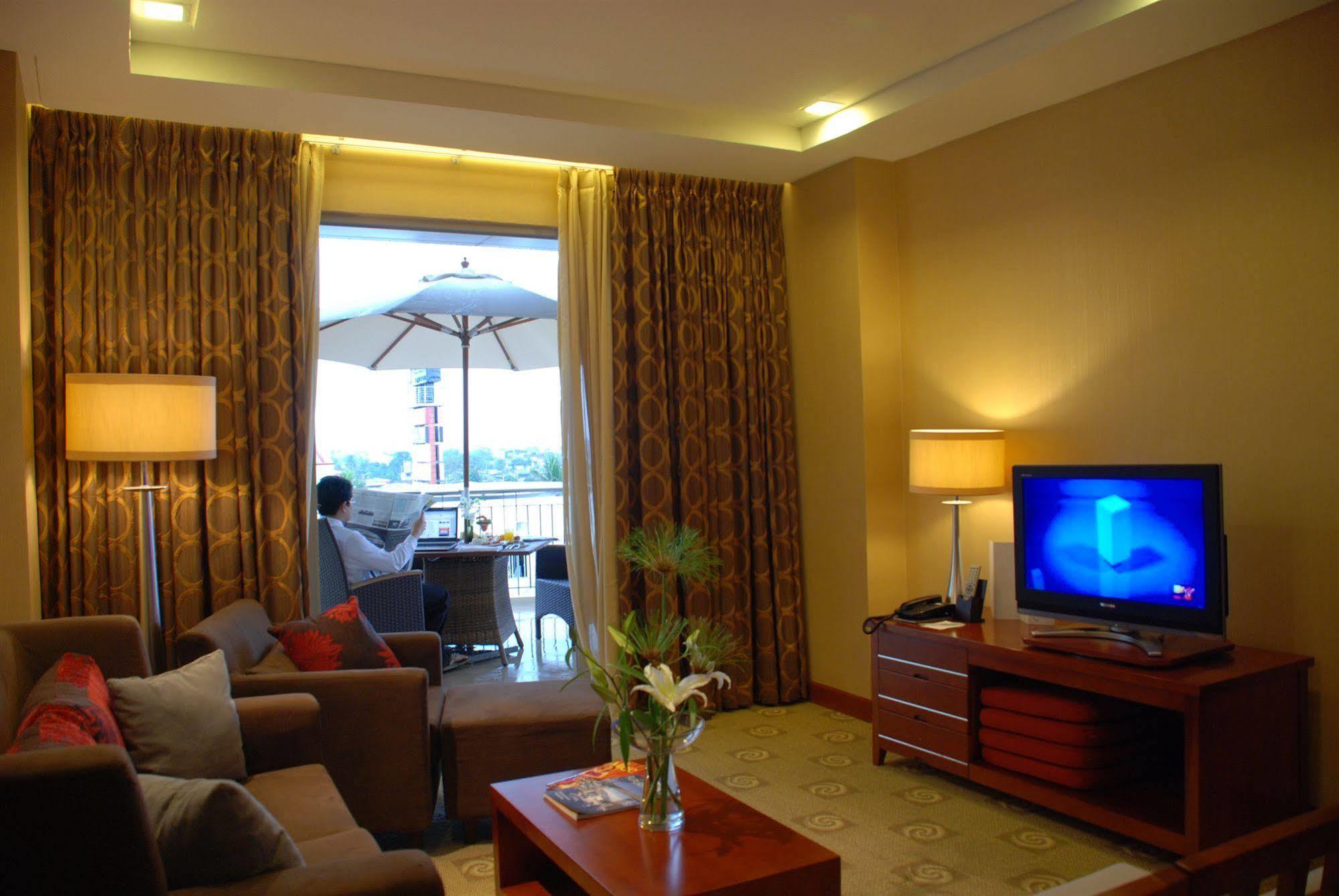 The Avenue Plaza Hotel Нага Екстер'єр фото